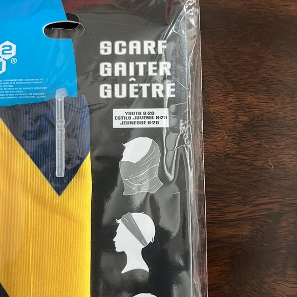 University of Michigan gator/scarf. NWT, can be worn 6 different ways. - Picture 2 of 4